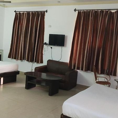 Fabhotel Prashant Palace Мисор Екстериор снимка