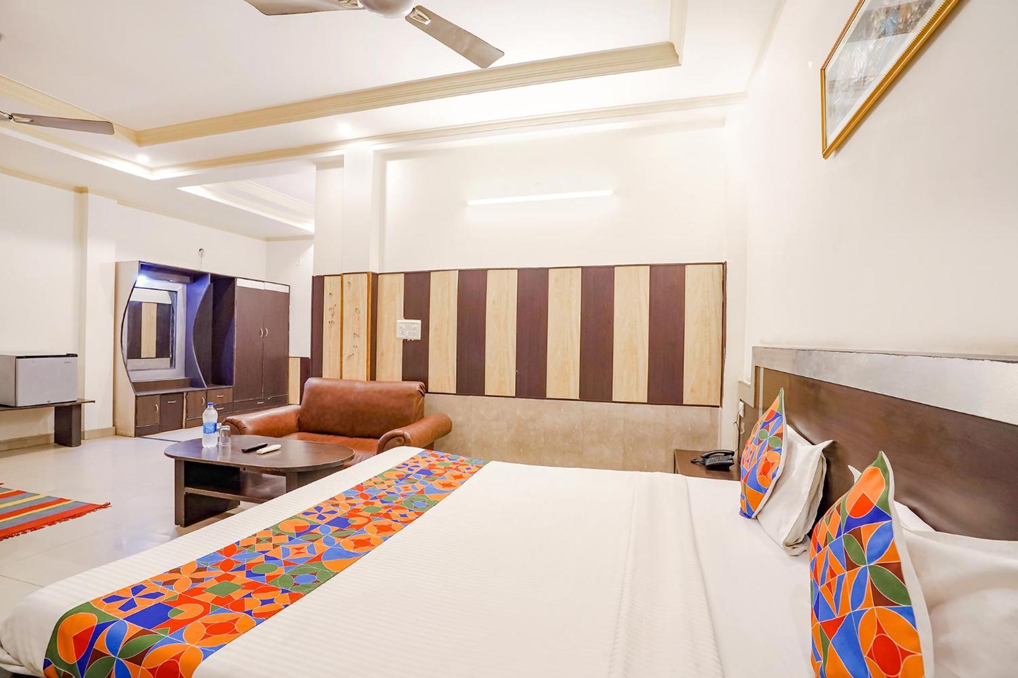 Fabhotel Prashant Palace Мисор Екстериор снимка