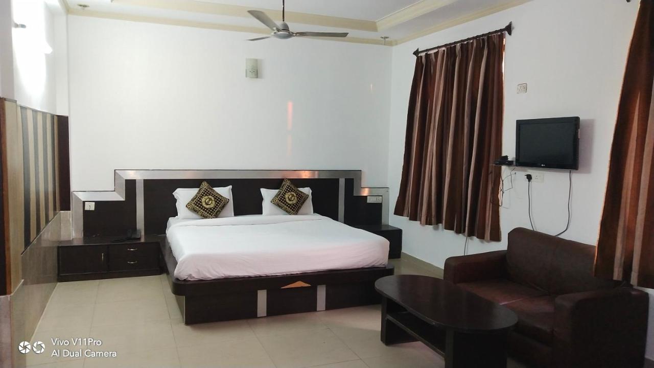 Fabhotel Prashant Palace Мисор Екстериор снимка
